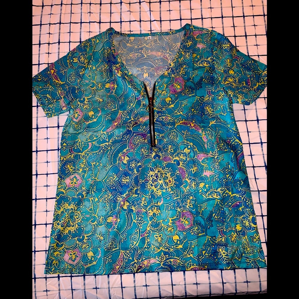 Light silky paisley top with zipper